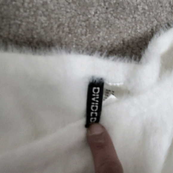 DIVIDED warm sweater. Woman's - Picture 3 of 3